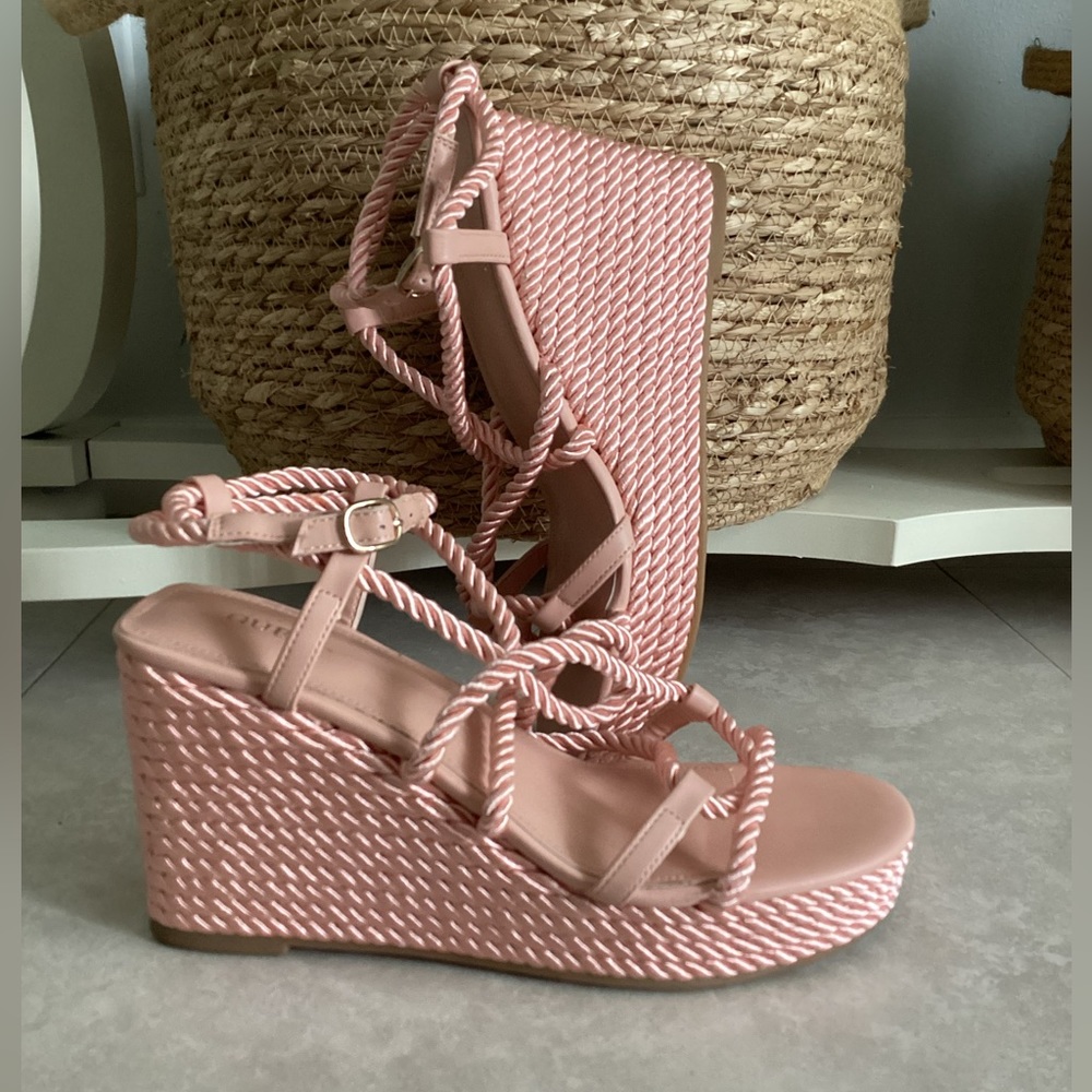 💗 GUESS Natesha strappy rope wedges Sz 9 EUC - Picture 1 of 10
